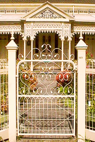 Darebin inset woven wire gate